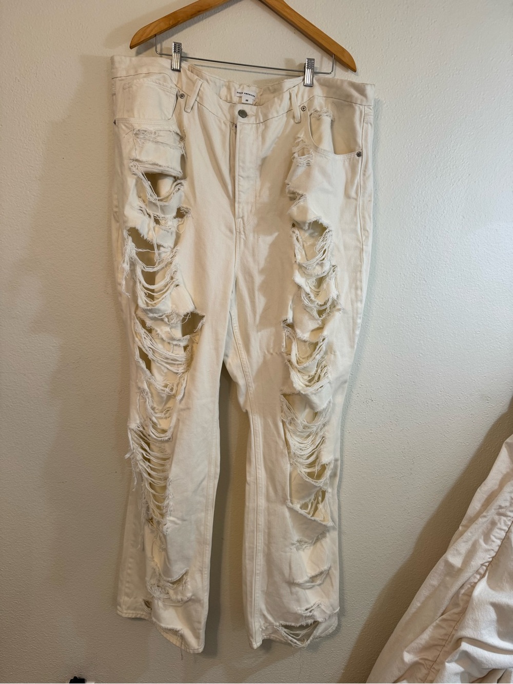 Good American Cloud White Distressed Jeans